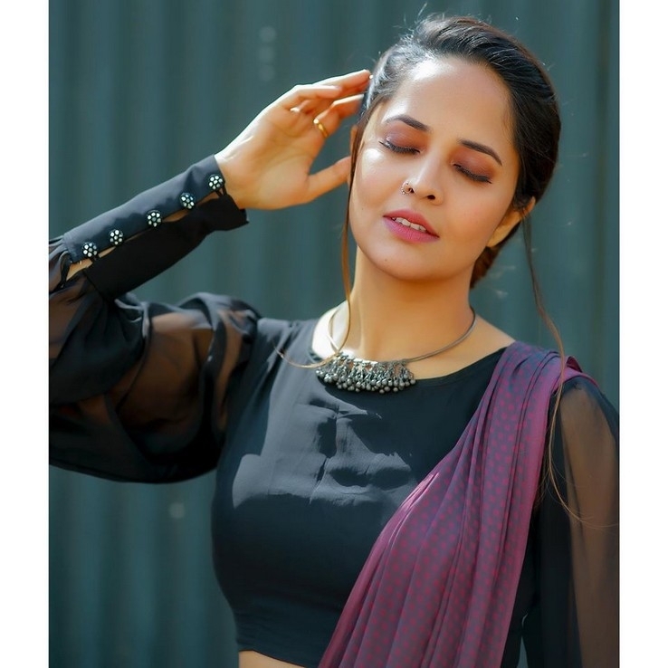 Anasuya Stills - 2 / 4 photos