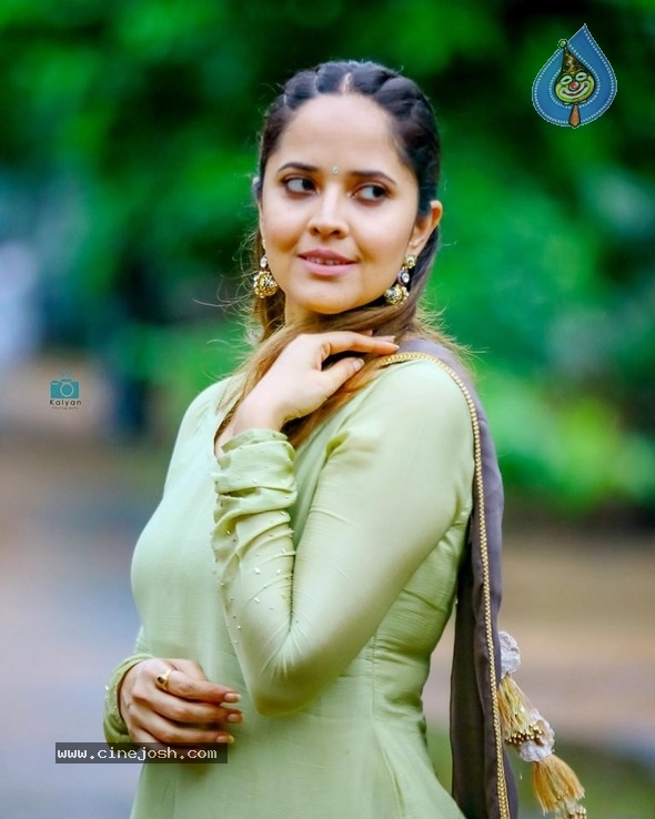 Anasuya Stills - 7 / 7 photos