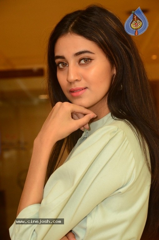 Andleeb Zaidi Stills - 17 / 36 photos