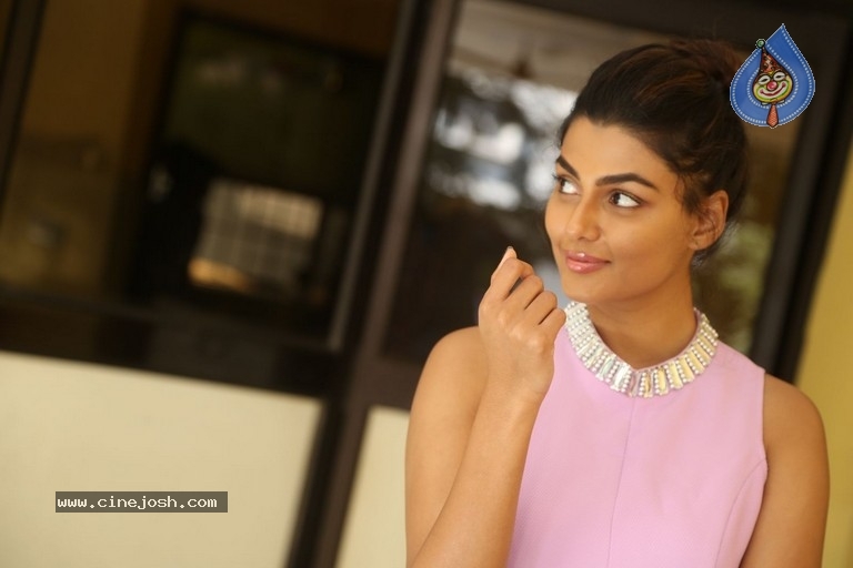 Anisha Ambrose Gallery - 17 / 59 photos