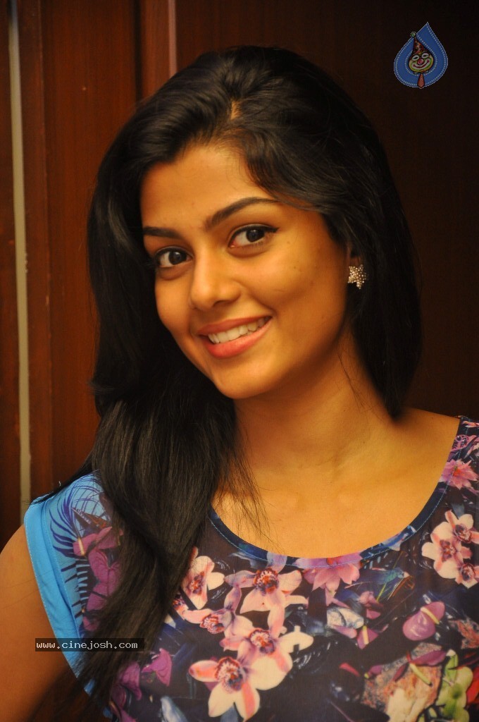 Anisha Ambrose Stills - 10 / 62 photos