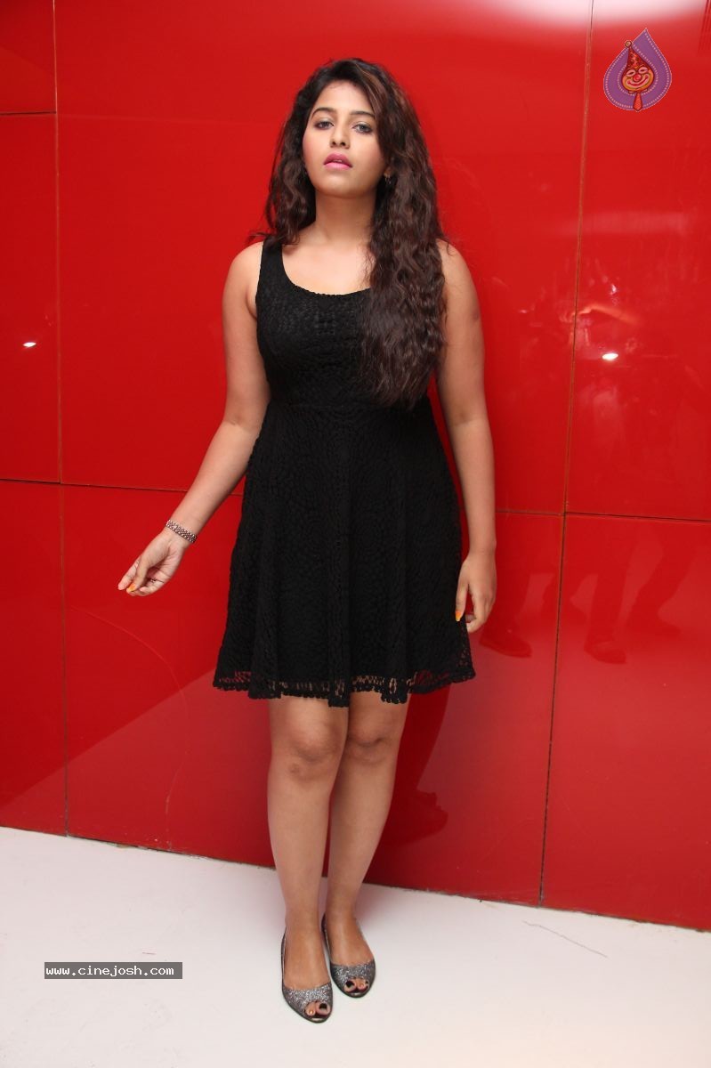 Anjalai New Pics - 5 / 45 photos