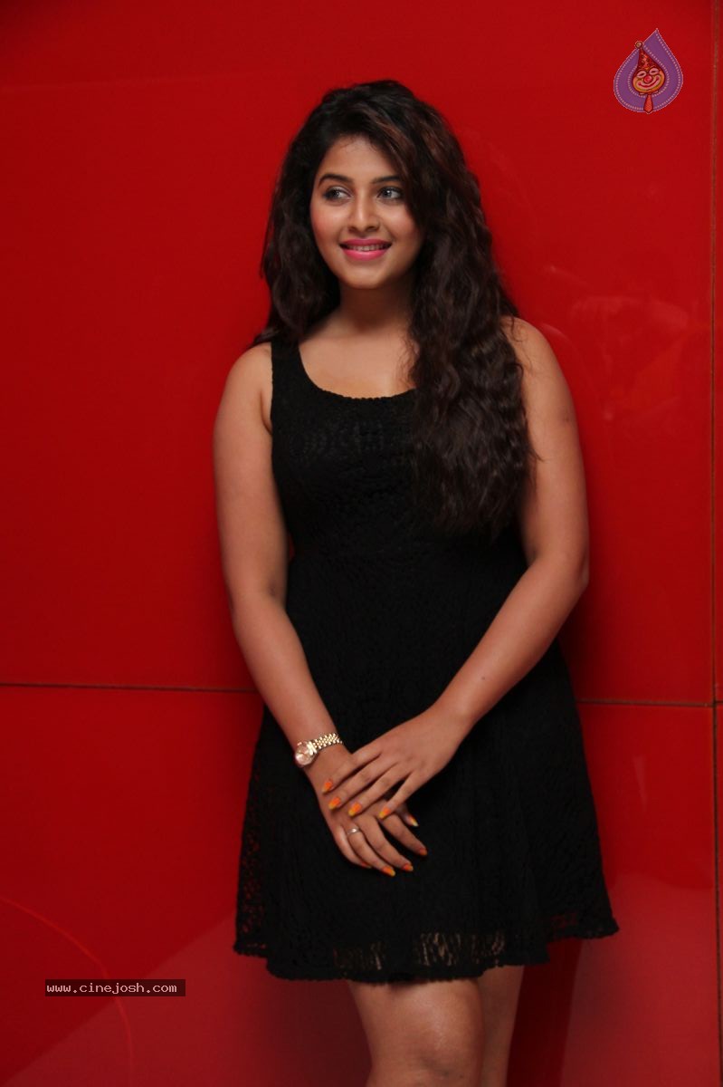 Anjalai New Pics - 6 / 45 photos