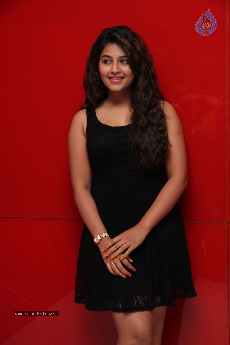 Anjalai New Pics - 8 / 45 photos