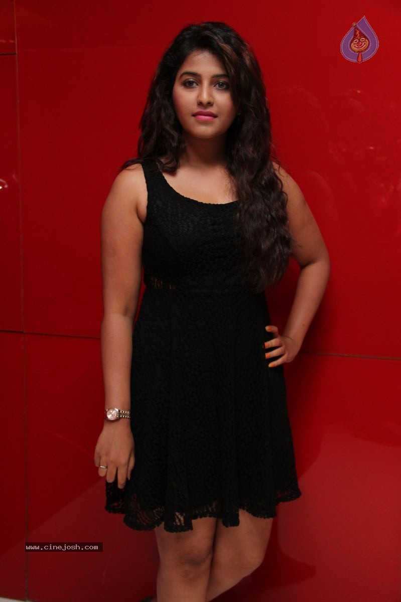 Anjalai New Pics - 36 / 45 photos