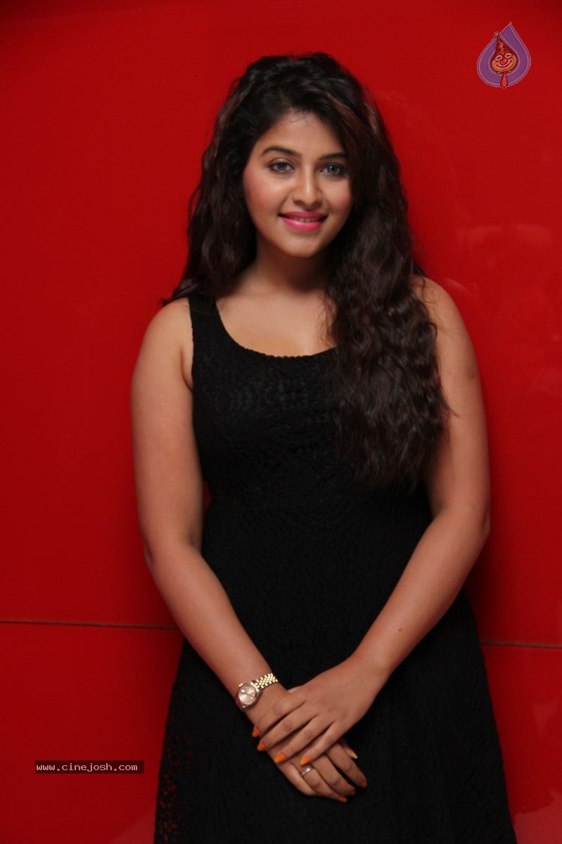 Anjalai New Pics - 39 / 45 photos