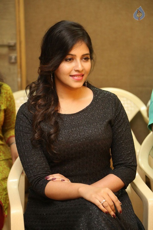 Anjali Latest Gallery - 13 / 42 photos