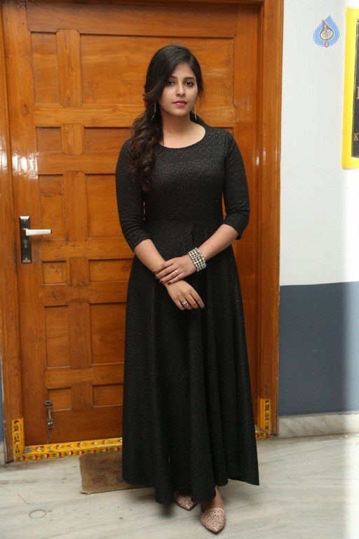 Anjali Latest Gallery - 16 / 42 photos