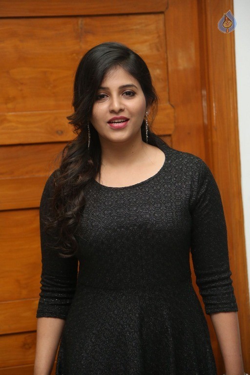 Anjali Latest Gallery - 23 / 42 photos