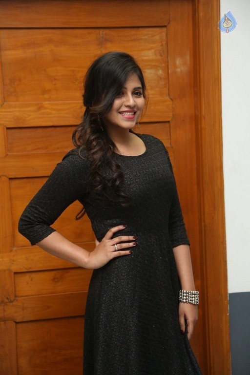 Anjali Latest Gallery - 31 / 42 photos