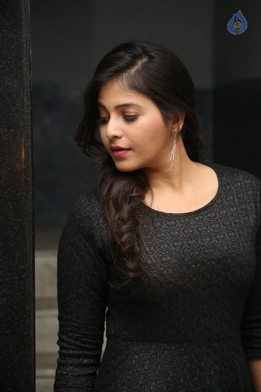 Anjali Latest Gallery - 32 / 42 photos