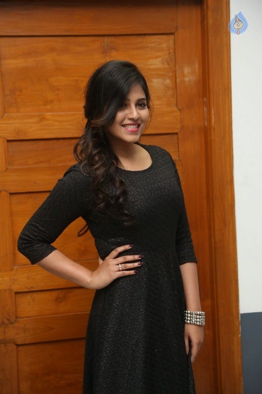 Anjali Latest Gallery - 37 / 42 photos