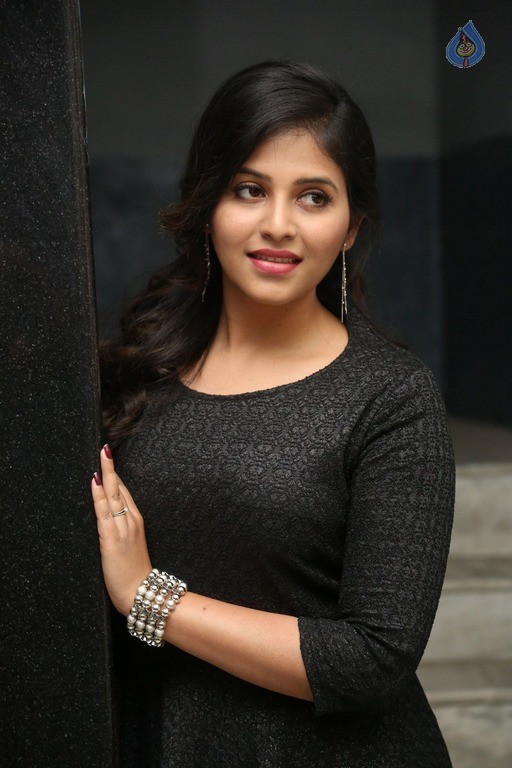 Anjali Latest Gallery - 38 / 42 photos