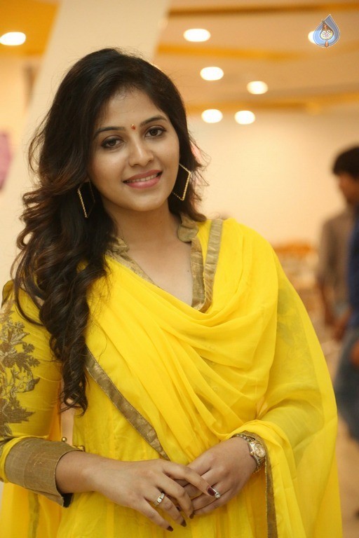 Anjali Latest Images - 31 / 39 photos