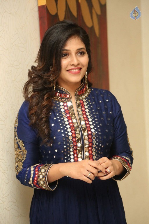 Anjali Latest Photos - 15 / 56 photos