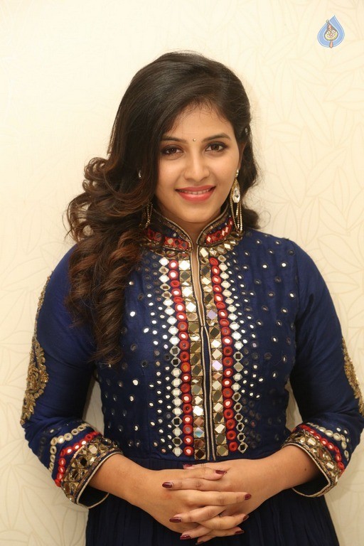 Anjali Latest Photos - 24 / 56 photos