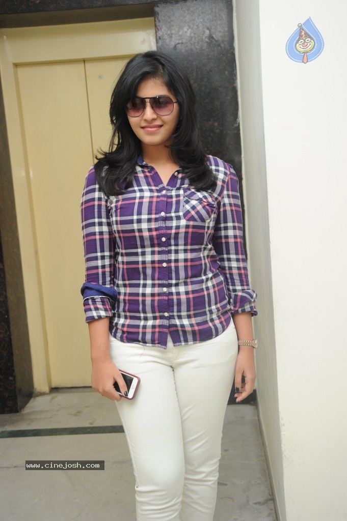 Anjali Latest Pics - 43 / 53 photos