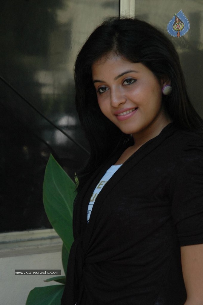 Anjali Latest Stills - 37 / 41 photos