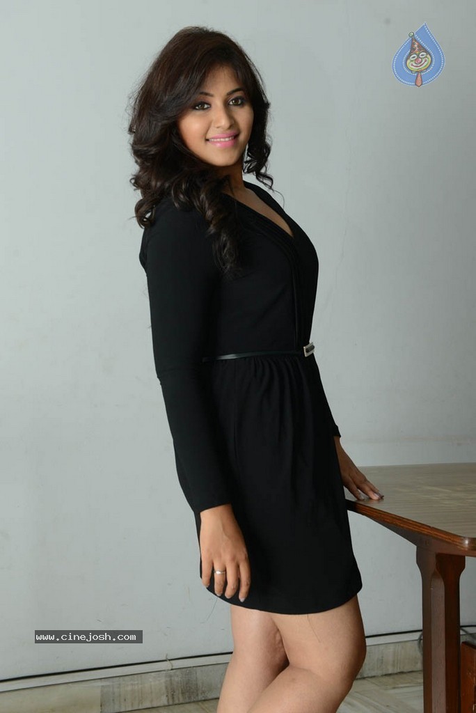 Anjali Latest Stills - 10 / 141 photos