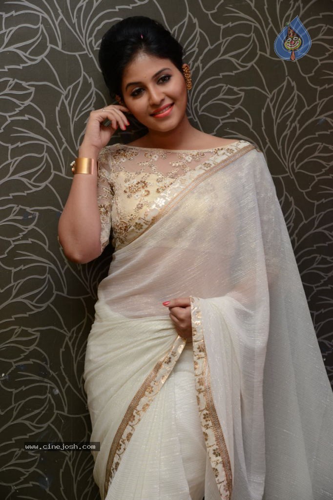 Anjali Latest Stills - 29 / 135 photos