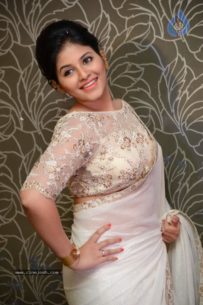 Anjali Latest Stills - 30 / 135 photos