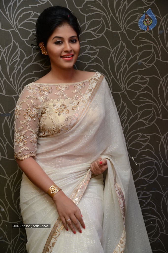 Anjali Latest Stills - 55 / 135 photos