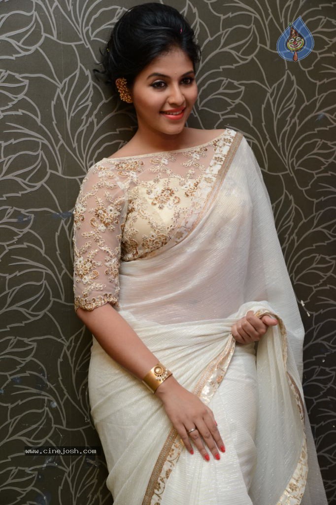 Anjali Latest Stills - 100 / 135 photos