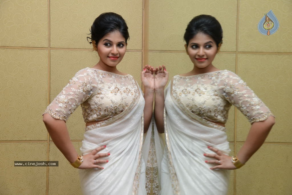 Anjali Latest Stills - 107 / 135 photos