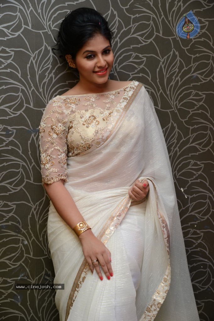 Anjali Latest Stills - 111 / 135 photos