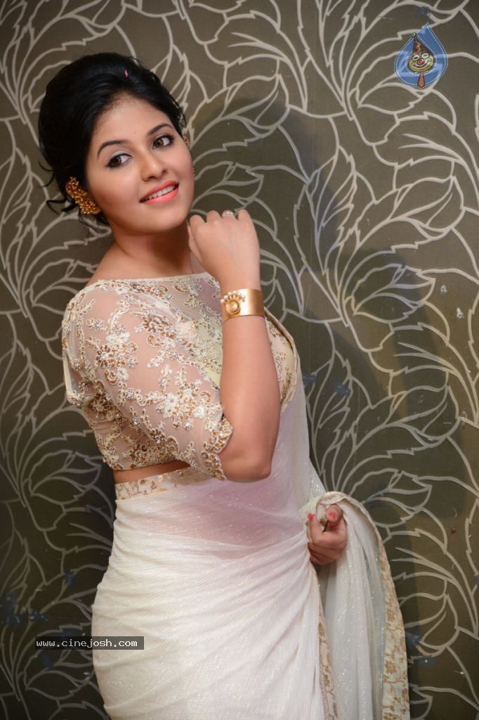 Anjali Latest Stills - 120 / 135 photos