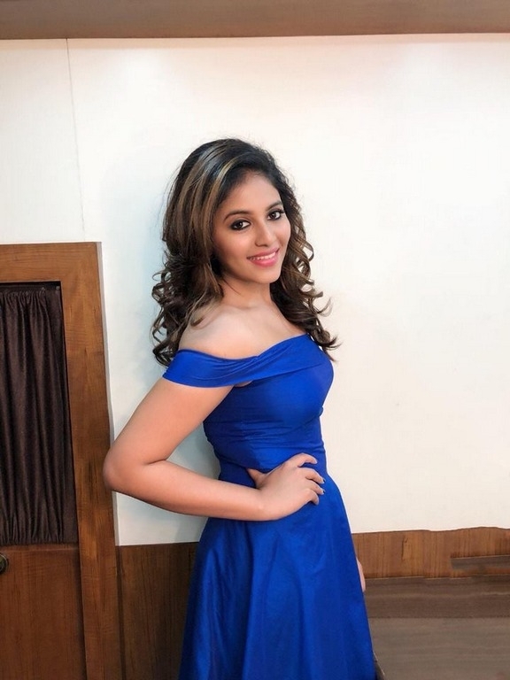 Anjali Latest Stills - 2 / 4 photos