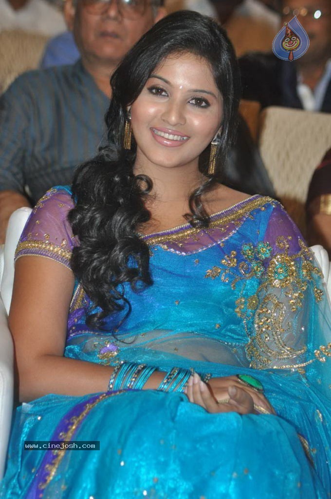 Anjali New Stills - 10 / 48 photos