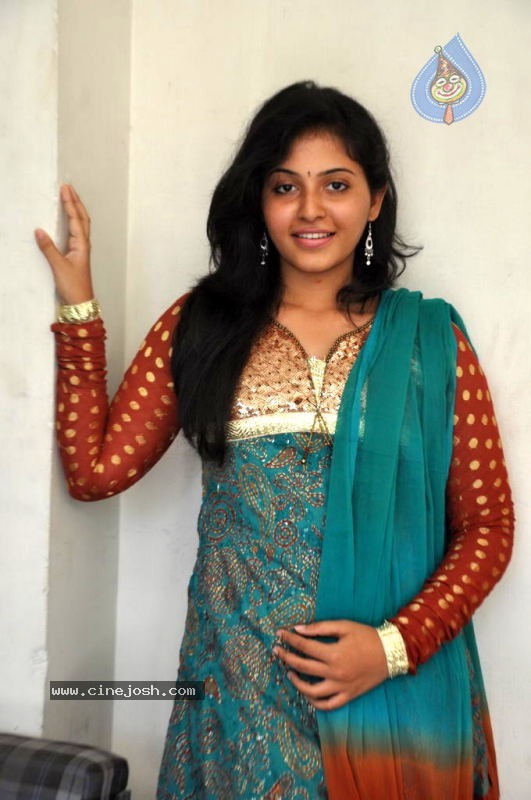 Anjali New Stills - 2 / 21 photos