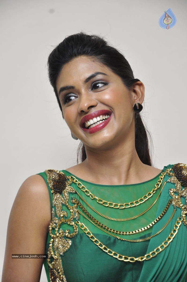 Anjali Patil Stills - 15 / 51 photos