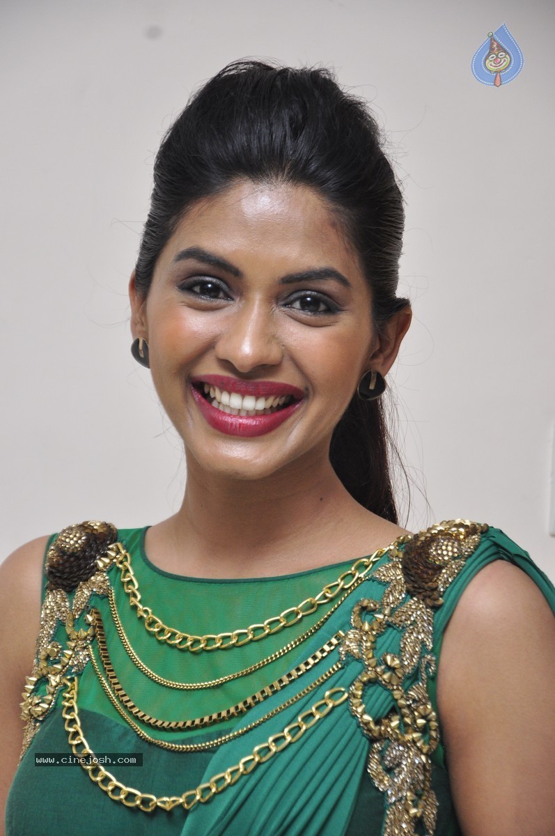 Anjali Patil Stills - 29 / 51 photos