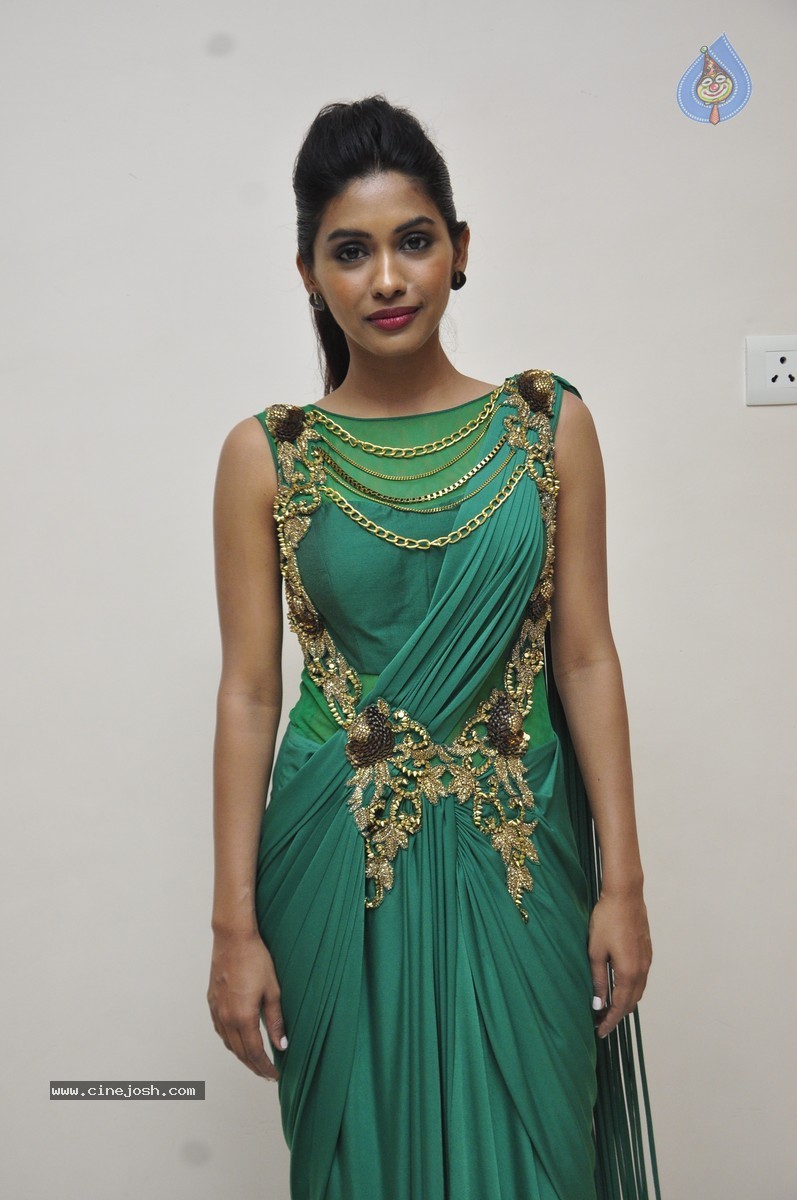 Anjali Patil Stills - 33 / 51 photos