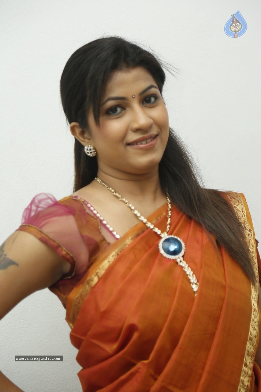 Anjali Photos - 13 / 35 photos