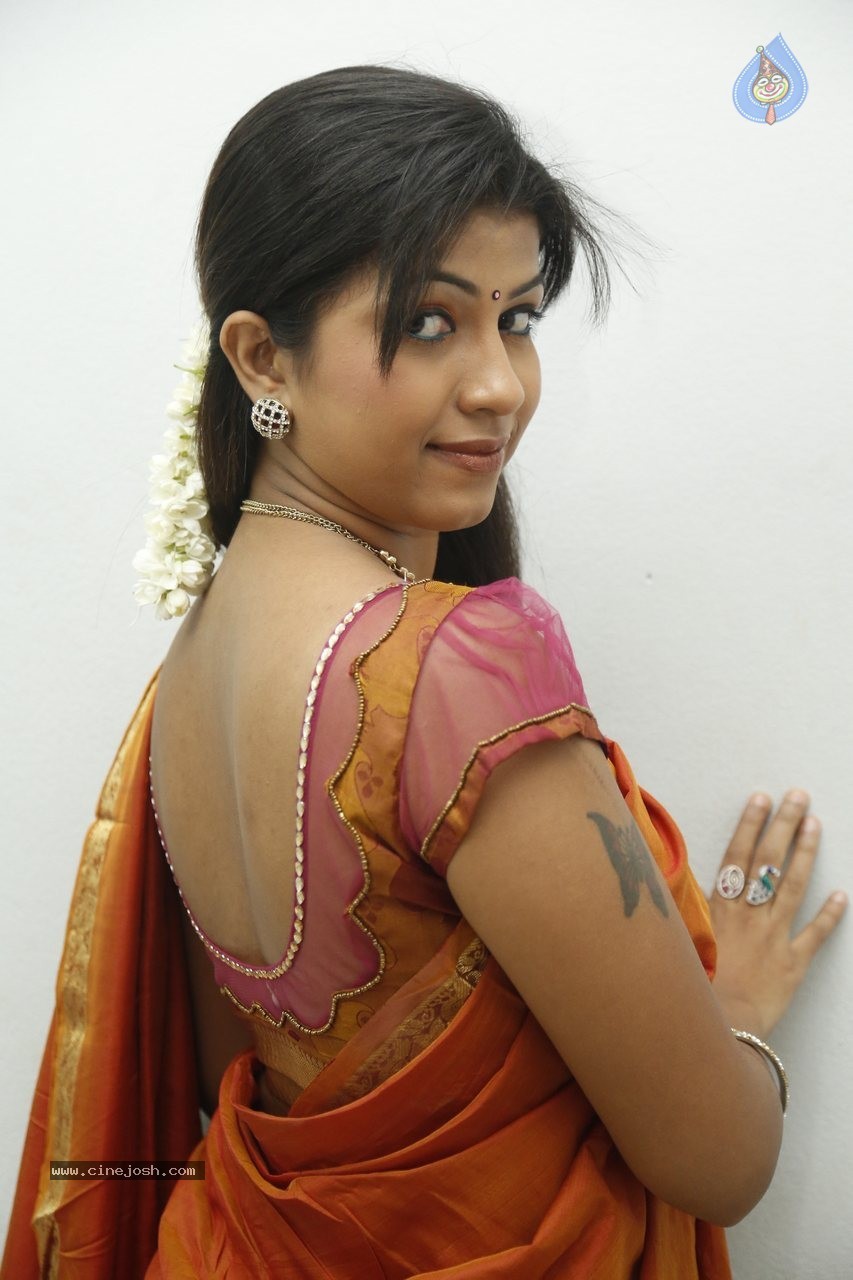 Anjali Photos - 16 / 35 photos