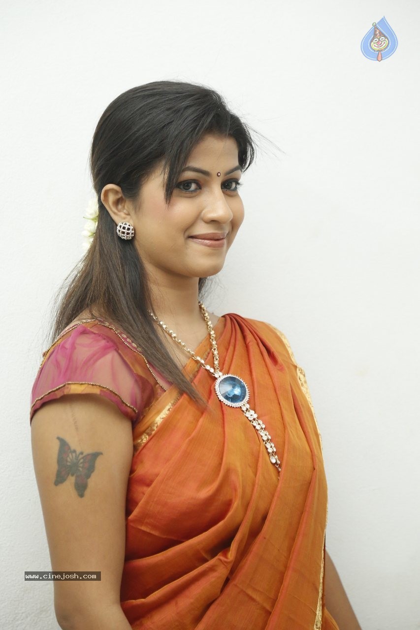 Anjali Photos - 19 / 35 photos