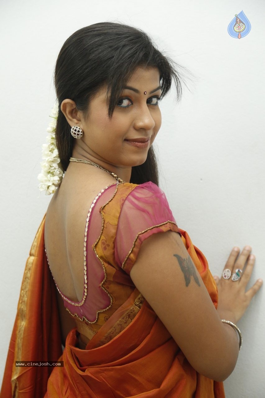 Anjali Photos - 20 / 35 photos