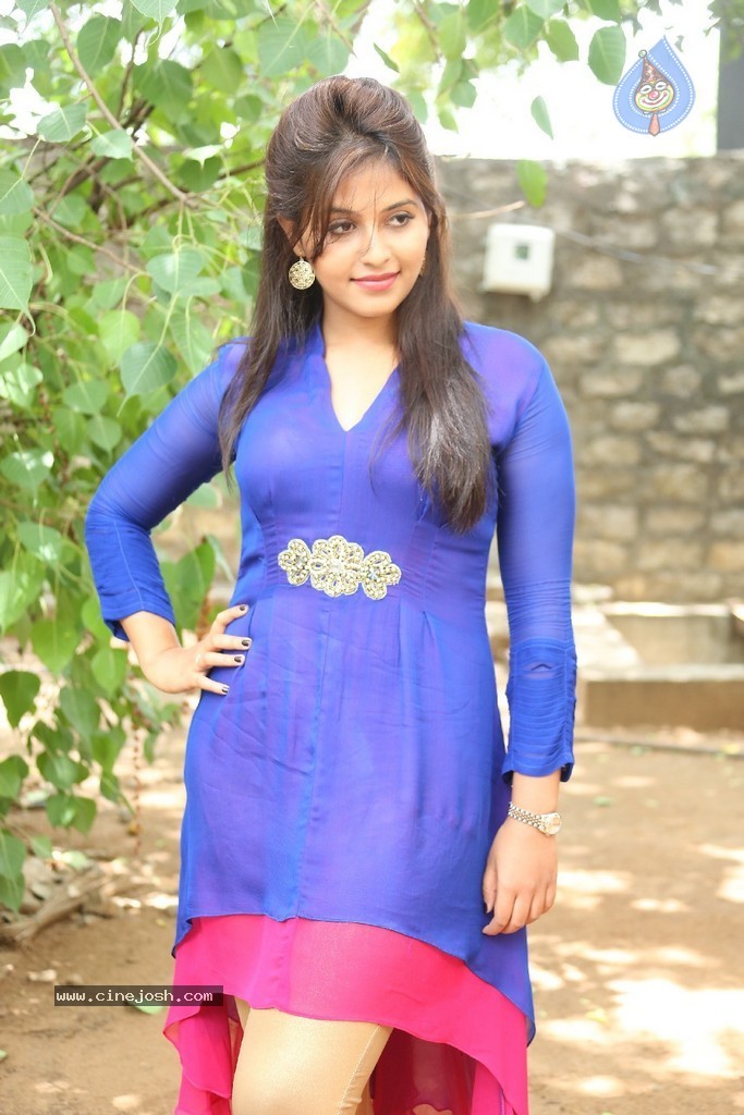 Anjali Pics - 27 / 86 photos