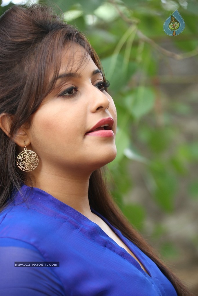 Anjali Pics - 33 / 86 photos