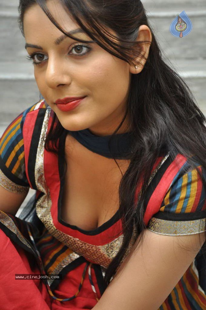 Anjali Stills  - 31 / 39 photos