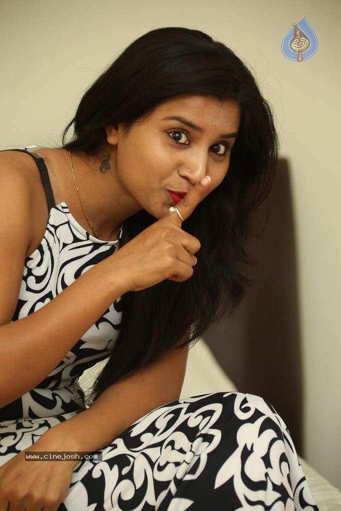 Anjali Stills - 28 / 77 photos