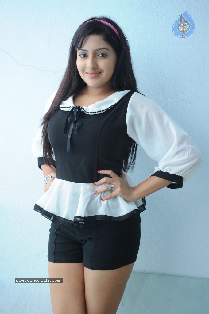 Anjana Deshpande Gallery - 16 / 79 photos