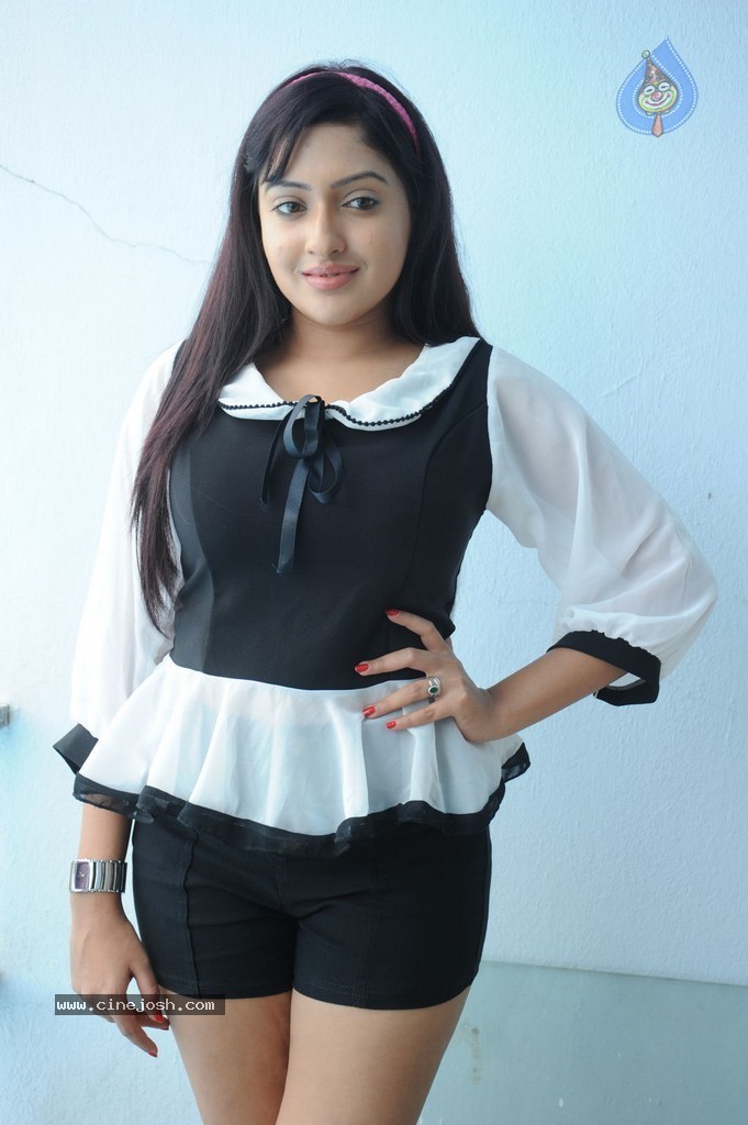 Anjana Deshpande Gallery - 26 / 79 photos