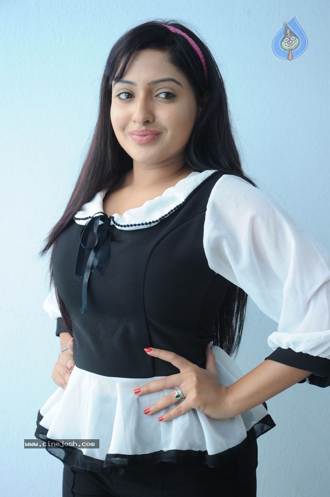 Anjana Deshpande Gallery - 27 / 79 photos