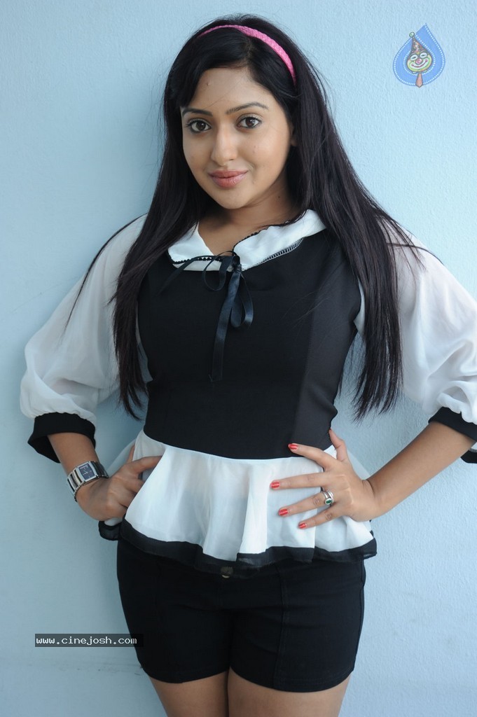 Anjana Deshpande Gallery - 37 / 79 photos