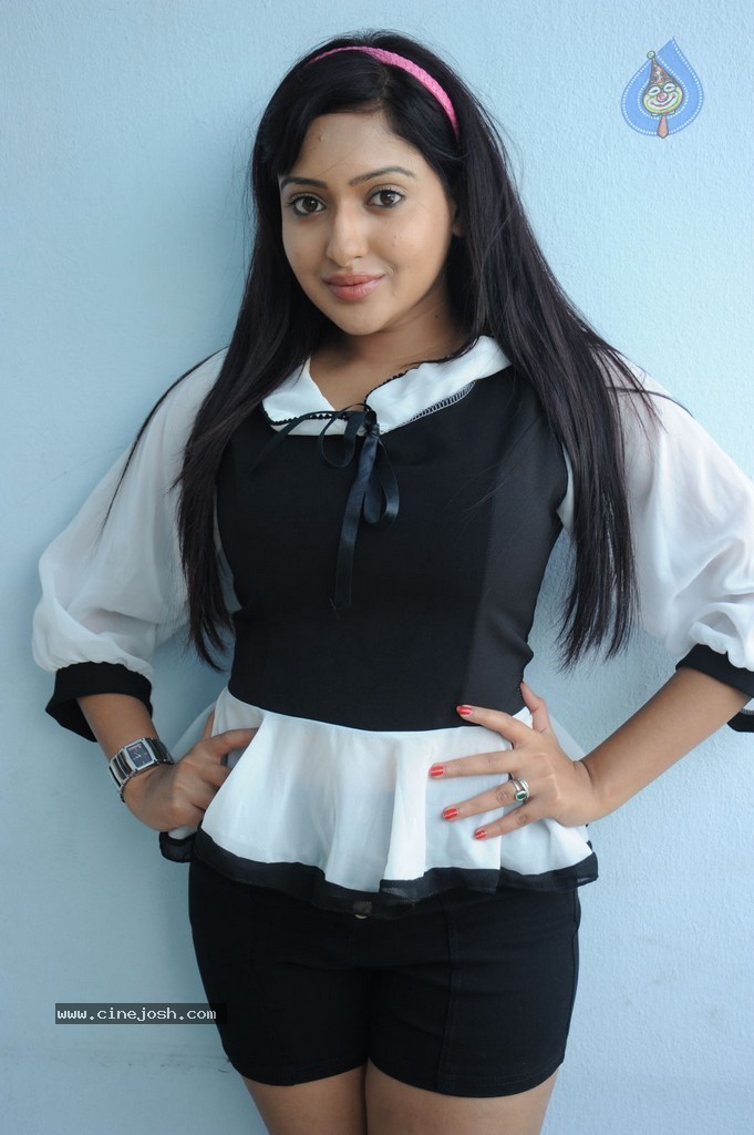 Anjana Deshpande Gallery - 38 / 79 photos