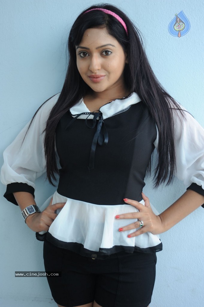 Anjana Deshpande Gallery - 68 / 79 photos